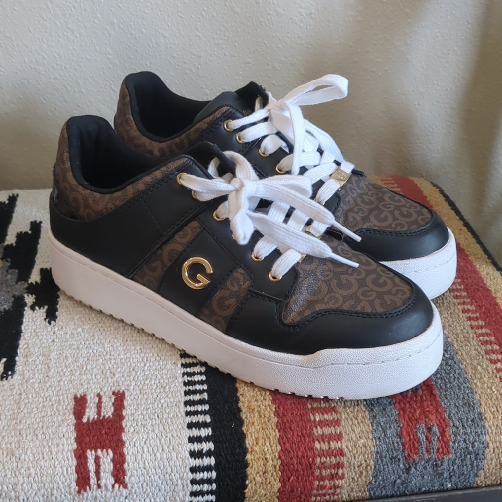 Stylish Women's Sneakers with Gold Accents